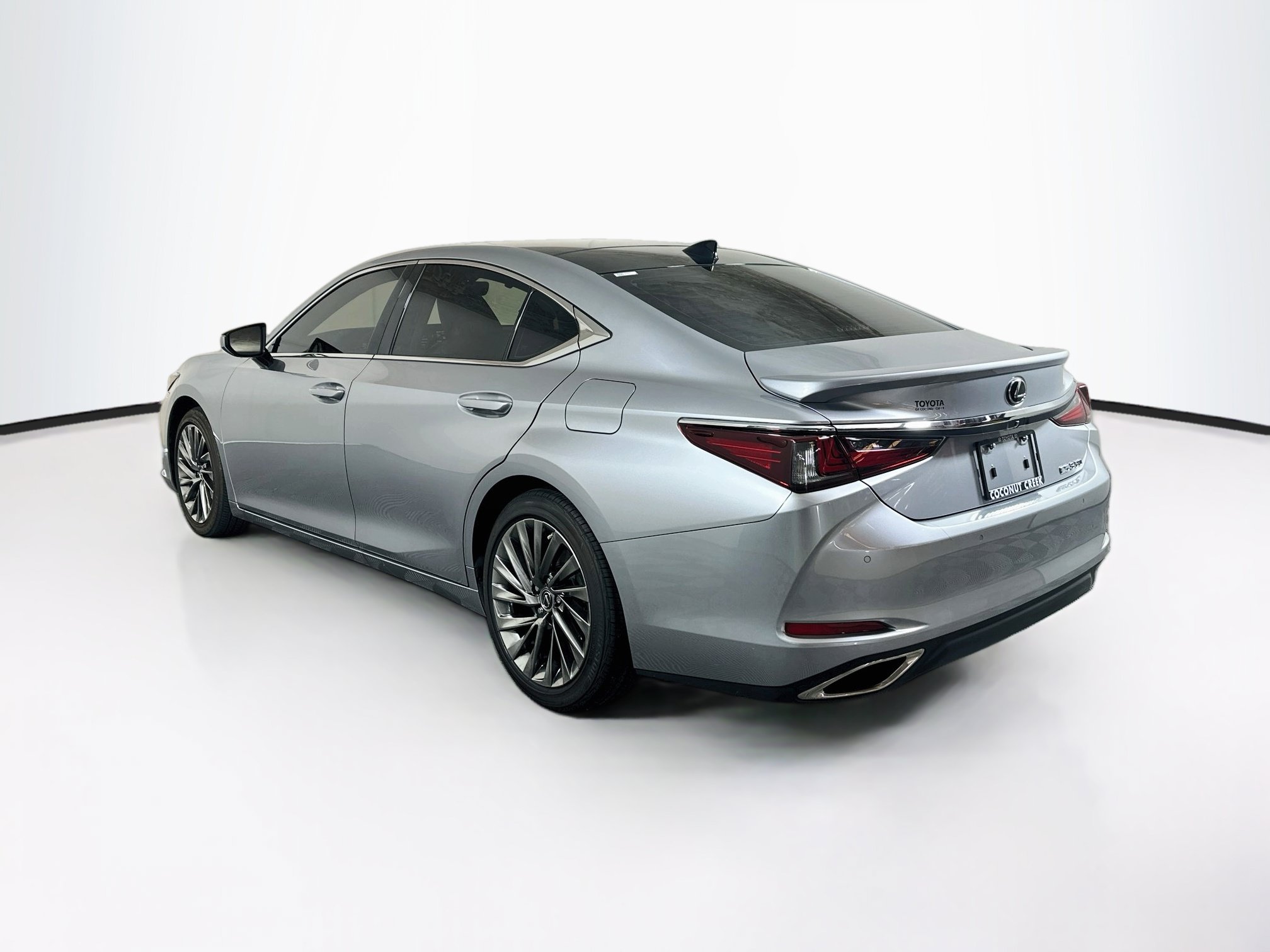 Used 2022 Lexus ES 350 Ultra Luxury w/ Accessory Package 2 FWD image 5