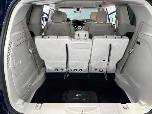 Used 2018 Chrysler Pacifica Touring Plus FWD image 26