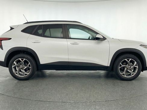 Used 2025 Chevrolet Trax LT image 11