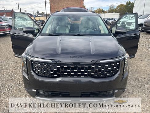 Used 2025 Kia Carnival SX Prestige image 40