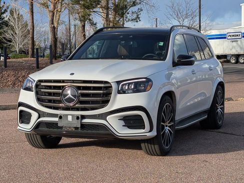 Used 2025 Mercedes-Benz GLS 580 4MATIC image 3
