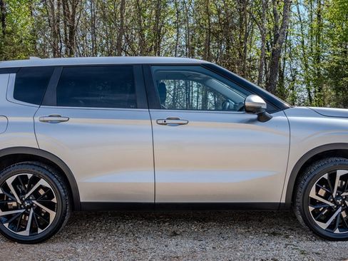 Used 2022 Mitsubishi Outlander SE AWD/4WD image 6