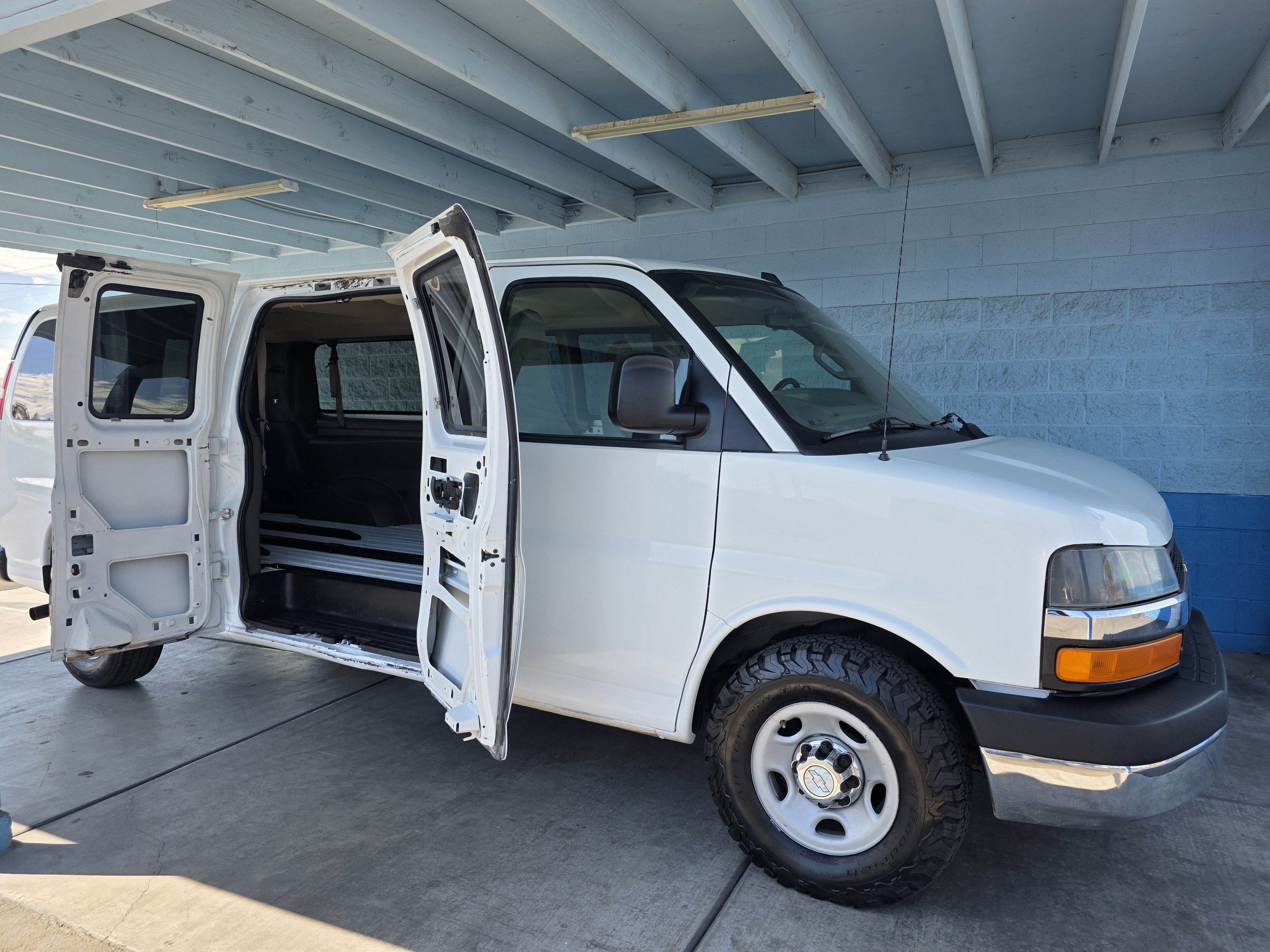 Used 2016 Chevrolet Express 3500 LT w/ LT Preferred Equipment Group RWD image 15