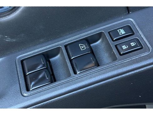 Used 2024 Nissan Frontier SV w/ Technology Package AWD/4WD image 12