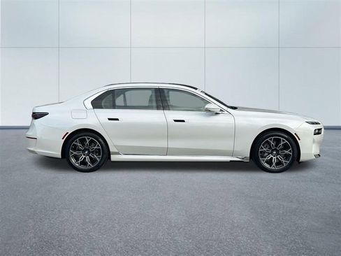 Certified 2025 BMW i7 xDrive60 image 5