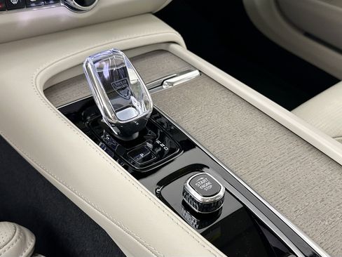 Used 2025 Volvo V90 B6 Cross Country Ultra w/ Protection Package Premier image 17