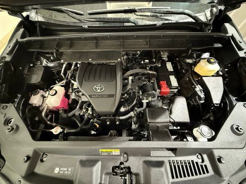 Certified 2023 Toyota Highlander XLE image 10