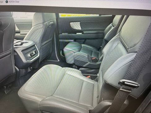 Used 2025 Ford Expedition Active image 7