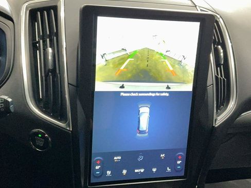 Certified 2022 Ford Edge Titanium w/ Class II Trailer Tow Package image 18