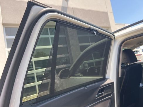 Certified 2022 Volkswagen Atlas SE FWD image 33