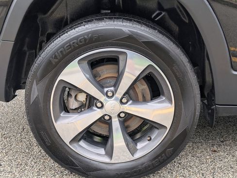 Used 2019 Jeep Cherokee Limited AWD/4WD image 20