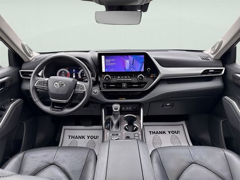 Used 2023 Toyota Highlander Limited image 13