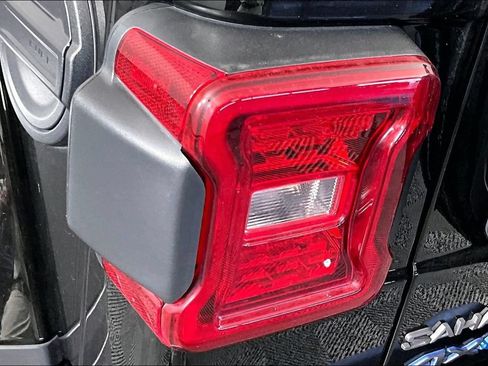 Used 2025 Jeep Wrangler Unlimited Sahara AWD/4WD image 22