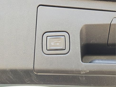 Used 2023 Cadillac XT4 Premium Luxury AWD/4WD image 15