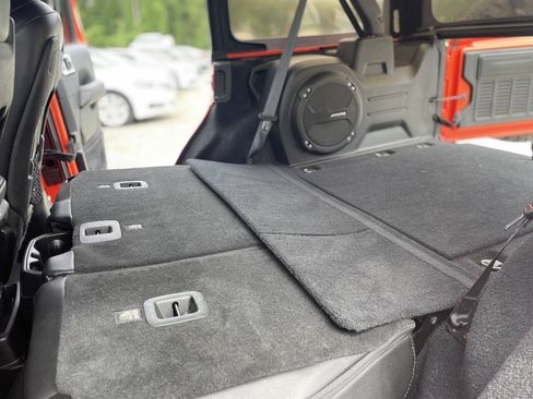 Used 2018 Jeep Wrangler Unlimited Rubicon AWD/4WD image 26