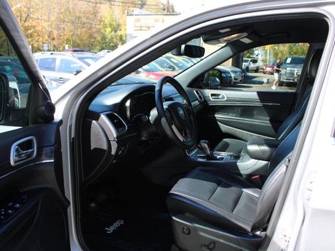 Used 2019 Jeep Grand Cherokee Limited image 24