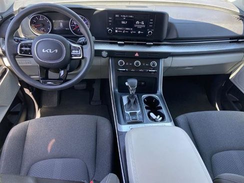 Used 2023 Kia Carnival LX FWD image 15