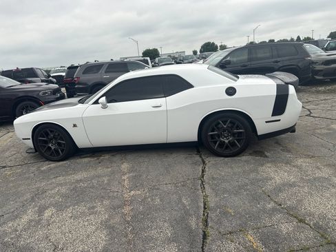 Used 2018 Dodge Challenger R/T Scat Pack w/ Leather Interior Group RWD image 9