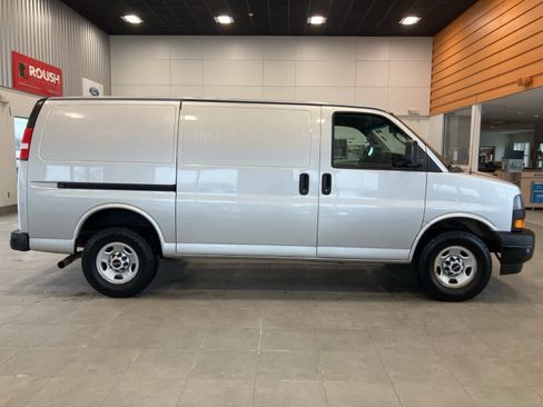Used 2021 GMC Savana 2500 w/ Driver Convenience Package image 4