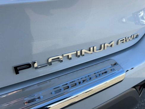 Used 2025 Toyota Highlander Platinum AWD/4WD image 36