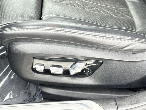 Used 2022 BMW 740i xDrive w/ M Sport Package AWD/4WD image 14