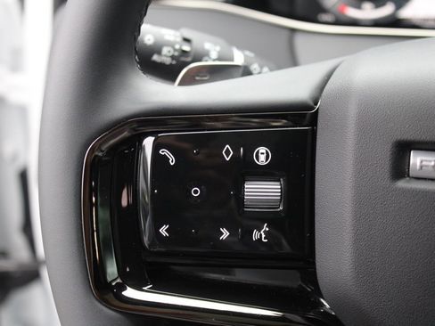 Certified 2025 Land Rover Range Rover Evoque Dynamic SE image 18