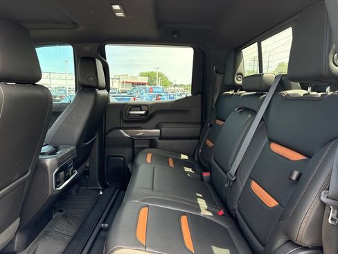 Used 2020 GMC Sierra 1500 AT4 w/ Technology Package AWD/4WD image 3