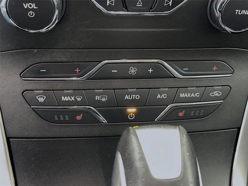 Used 2017 Ford Edge SEL w/ Equipment Group 201A image 9