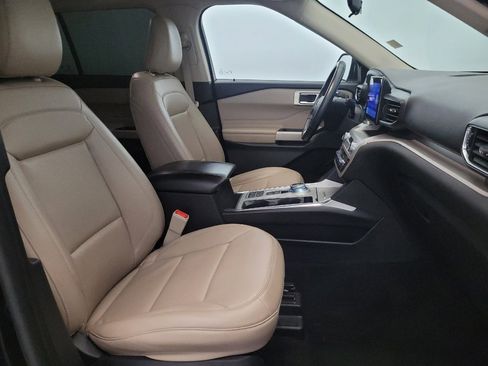 Used 2023 Ford Explorer XLT w/ Equipment Group 202A image 21