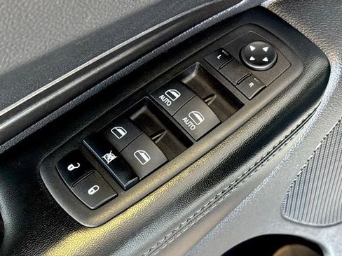 Used 2023 Dodge Durango SXT RWD image 16