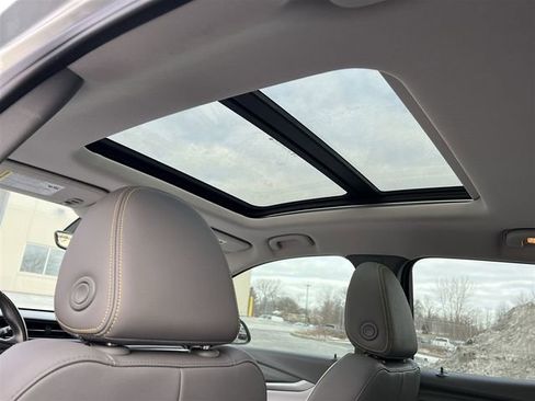 Used 2022 Chevrolet Bolt EUV Premier w/ Sun & Sound Package image 16