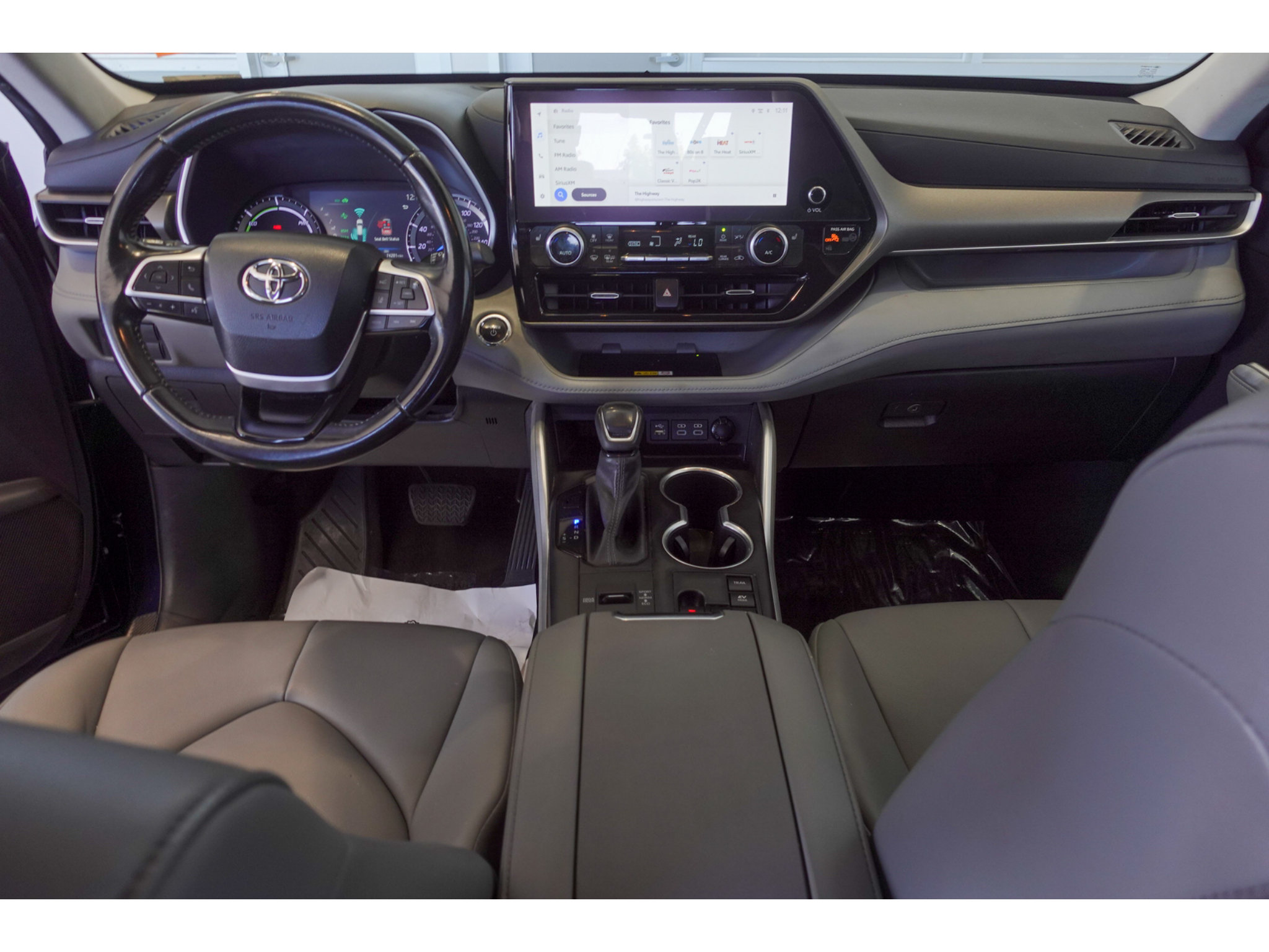 Used 2023 Toyota Highlander XLE w/ Protection Package #3 (TMS) AWD/4WD image 24