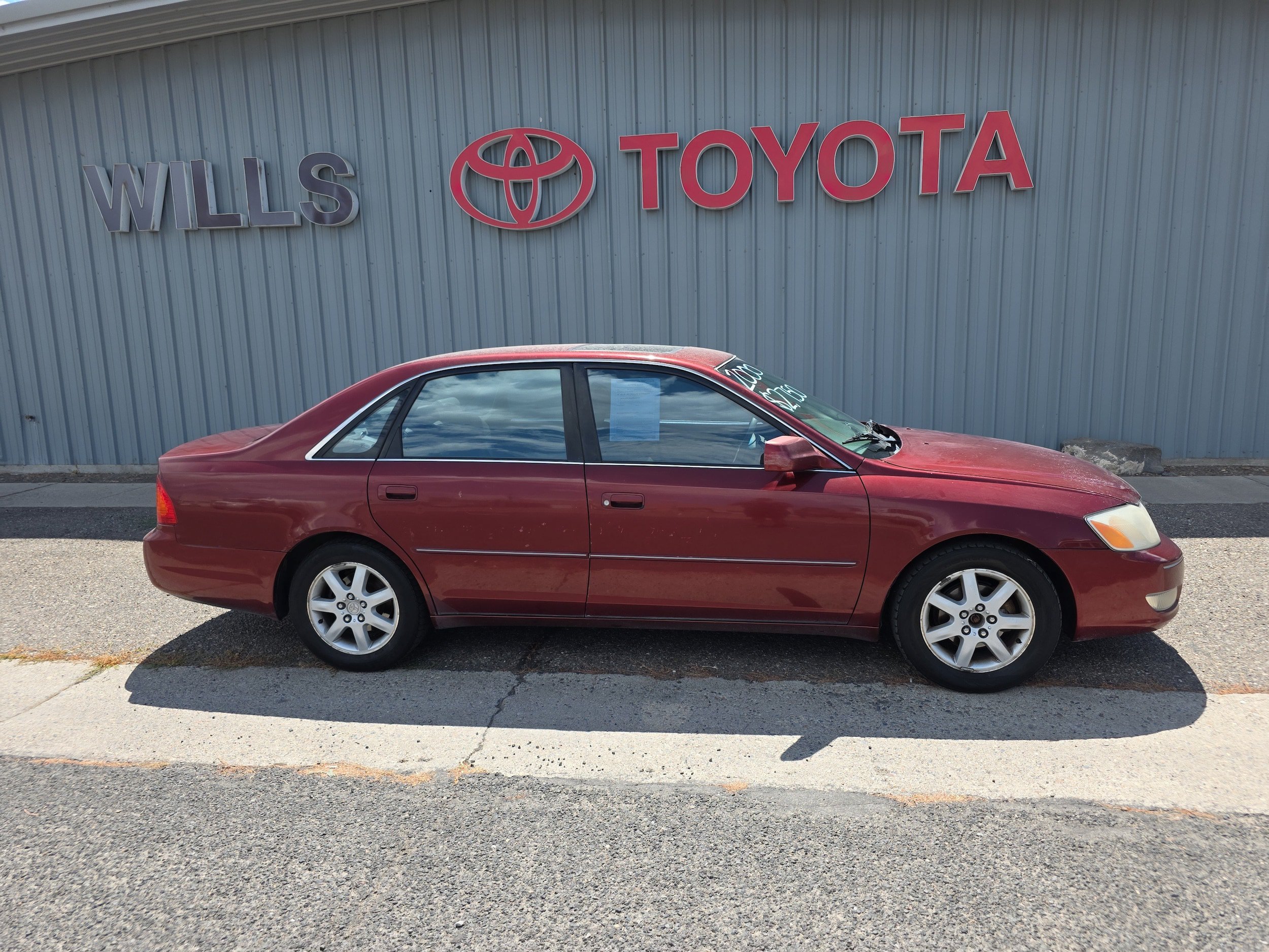Used 2000 Toyota Avalon XLS w/ Option Pkg 7 FWD image 1
