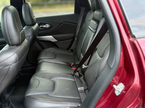 Used 2018 Jeep Cherokee Trailhawk w/ Quick Order Package 27L image 13