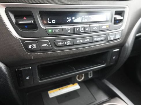 Used 2022 Honda Pilot TrailSport image 32
