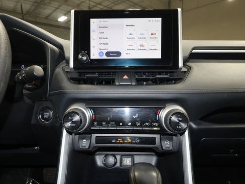 Used 2025 Toyota RAV4 XLE image 16