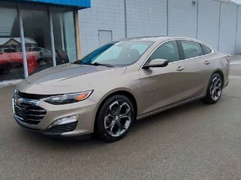 Certified 2022 Chevrolet Malibu LT w/ Leather Package image 4