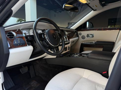 Used 2013 Rolls-Royce Ghost RWD image 18