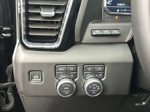 Used 2025 GMC Sierra 3500 Denali w/ Denali Reserve Package image 31