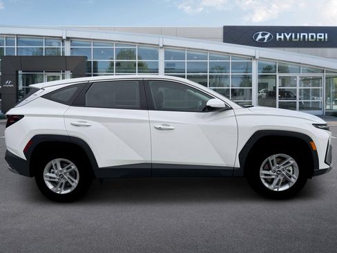 New 2026 Hyundai Tucson SE image 9