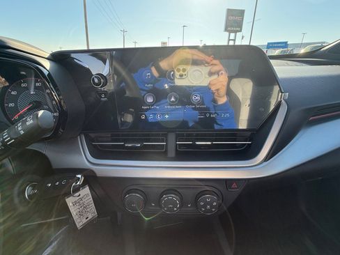 New 2026 Chevrolet Trax RS w/ Sunroof Package image 21