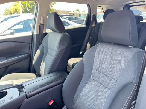 Used 2025 Nissan Rogue SV FWD image 29