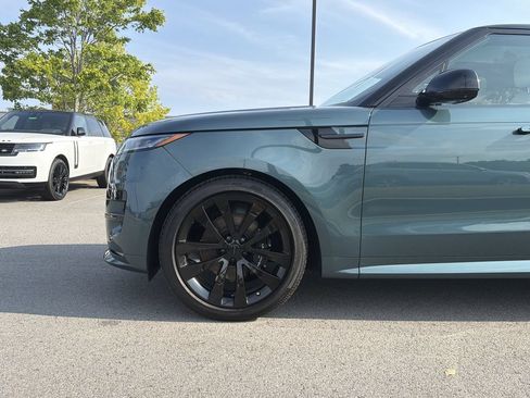 Used 2026 Land Rover Range Rover Sport Dynamic SE AWD/4WD image 9