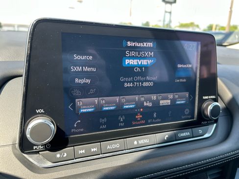 Used 2025 Nissan Rogue S AWD/4WD image 10