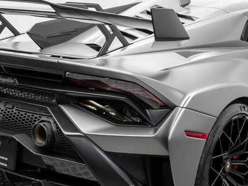 Used 2022 Lamborghini Huracan STO RWD image 39