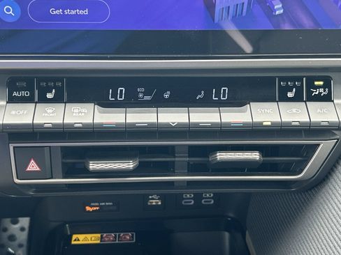 Used 2025 Toyota Camry SE w/ Multimedia Upgrade Package FWD image 17