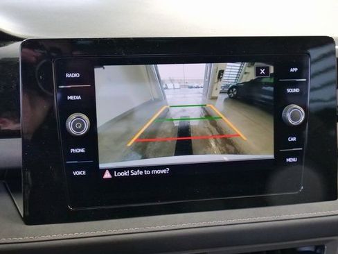 New 2026 Volkswagen Taos SE image 20