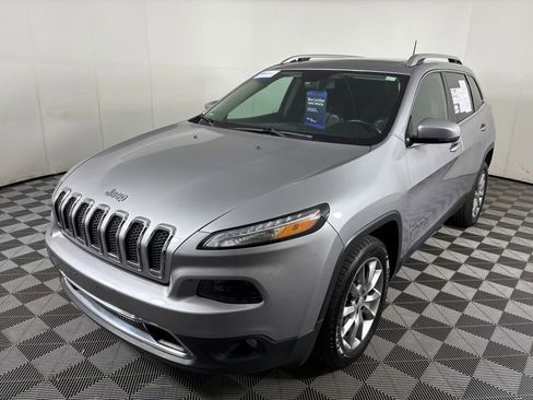 Used 2018 Jeep Cherokee Limited w/ Luxury Group image 3