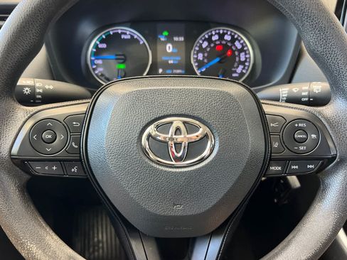 Used 2021 Toyota RAV4 LE AWD/4WD image 24
