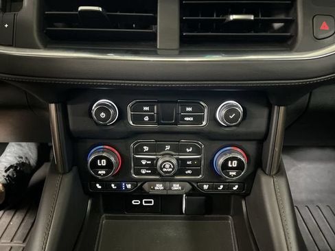 Used 2022 Chevrolet Tahoe High Country AWD/4WD image 17